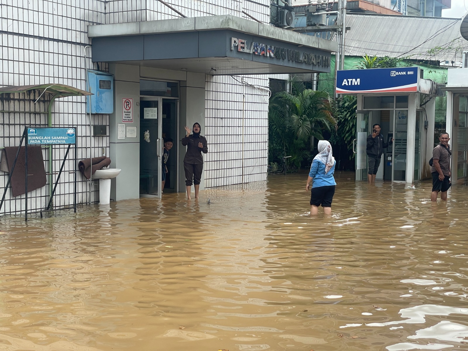 PELAYANAN DI AMBANG PINTU